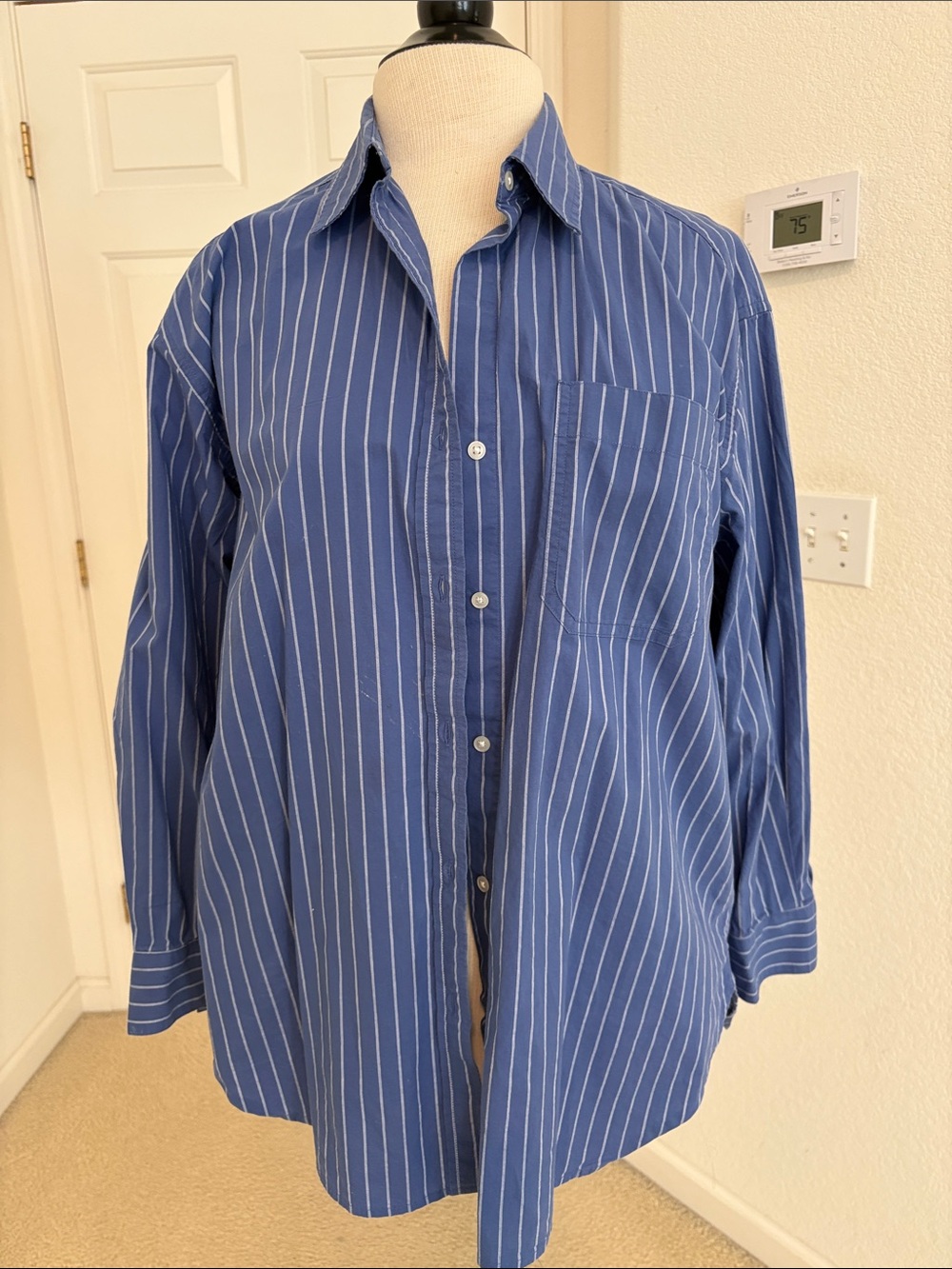 Banana Republic Factory 100% cotton Blue Vertical Stripe Button-Down Shirt